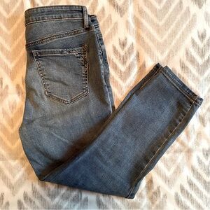 Reitmans mid-rise cropped skinny jeans, light wash, stretchy, size 30, like new